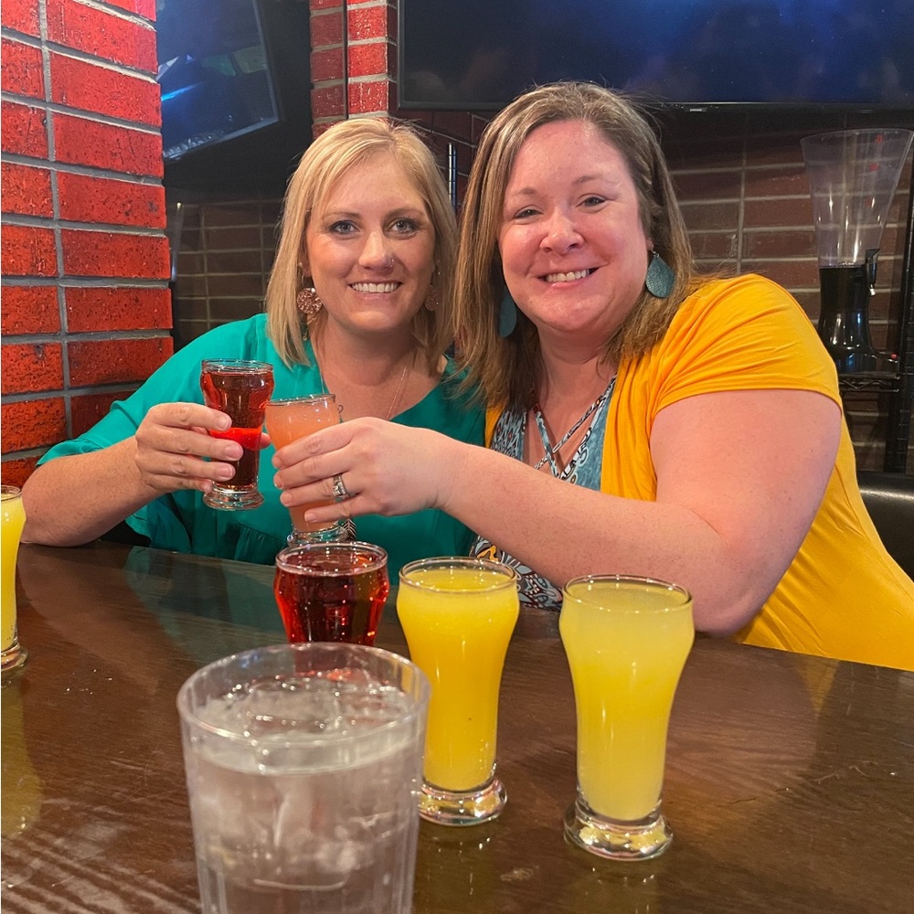 Meet your Posher’s, Allison and Amanda!